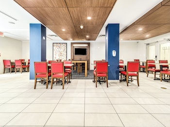 holiday inn express and suites medicine hat transcanada hwy 1