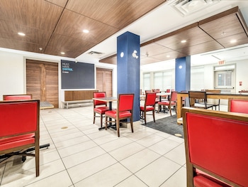 holiday inn express and suites medicine hat transcanada hwy 1