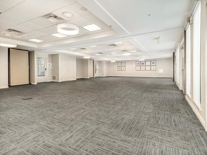 holiday inn express and suites medicine hat transcanada hwy 1