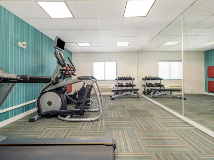 holiday inn express and suites medicine hat transcanada hwy 1