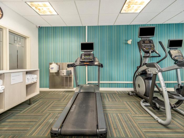 holiday inn express and suites medicine hat transcanada hwy 1