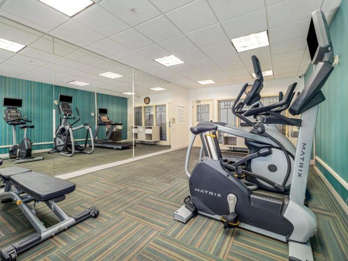 holiday inn express and suites medicine hat transcanada hwy 1