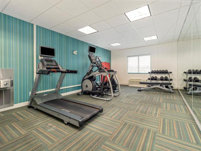 holiday inn express and suites medicine hat transcanada hwy 1