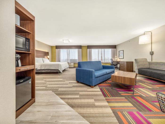 holiday inn express and suites medicine hat transcanada hwy 1