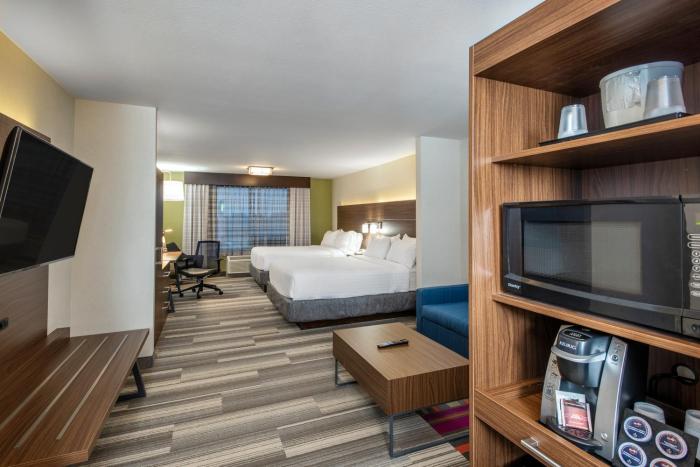 holiday inn express and suites medicine hat transcanada hwy 1