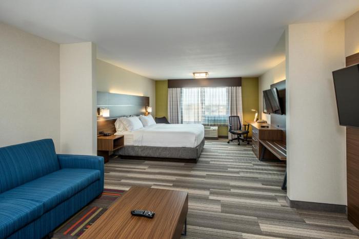 holiday inn express and suites medicine hat transcanada hwy 1