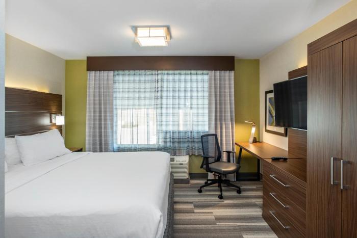 holiday inn express and suites medicine hat transcanada hwy 1
