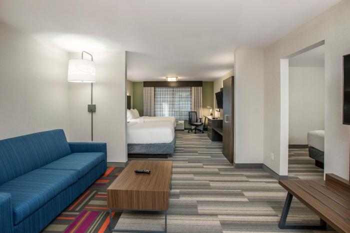 holiday inn express and suites medicine hat transcanada hwy 1