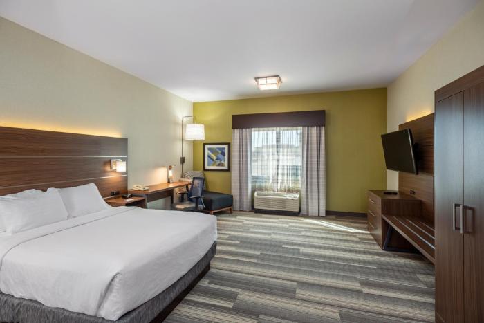 holiday inn express and suites medicine hat transcanada hwy 1
