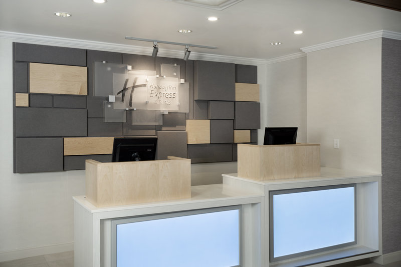 holiday inn express and suites medicine hat transcanada hwy 1