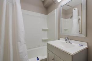 Americas Best Value Inn Farmington,Monroe County>>Farmington,2 star
