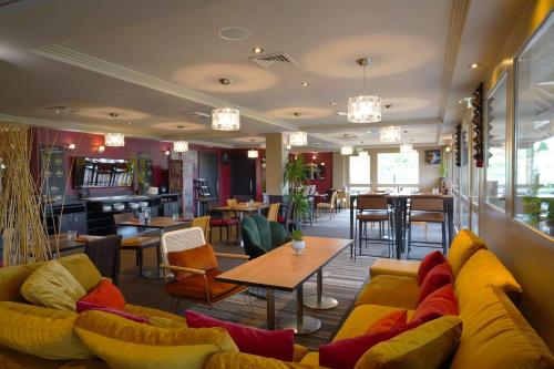 Comfort Hotel Maubeuge,,3 star