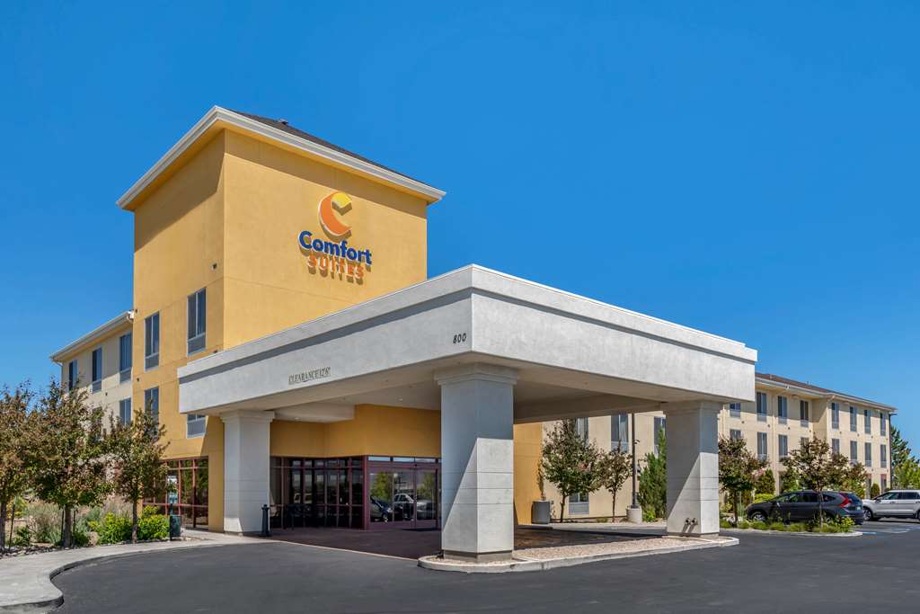 comfort suites fernley