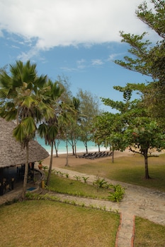 bahari dhow beach villas