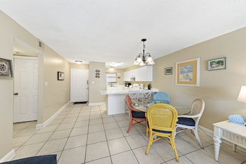 seaside beach and racquet condos
