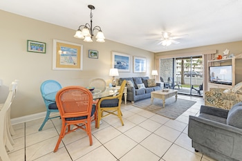 seaside beach and racquet condos