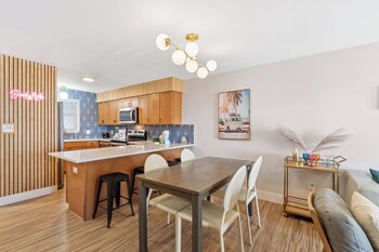 seaside beach and racquet condos