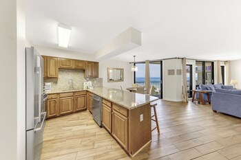 seaside beach and racquet condos