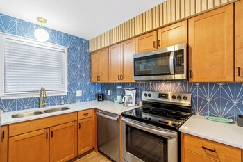 seaside beach and racquet condos