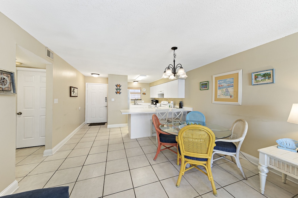 seaside beach and racquet condos