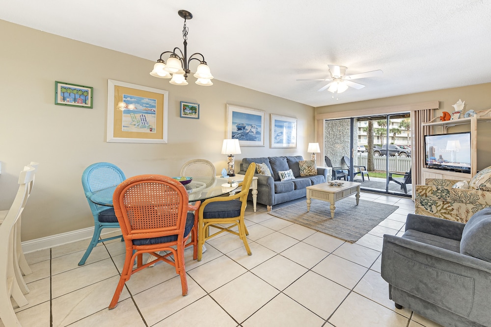 seaside beach and racquet condos