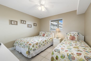 seaside beach and racquet condos
