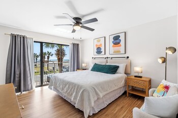 seaside beach and racquet condos