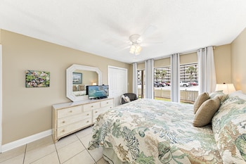 seaside beach and racquet condos