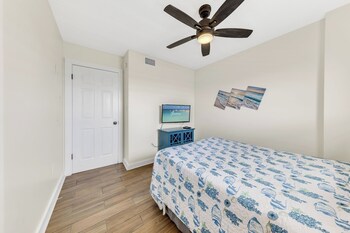 seaside beach and racquet condos