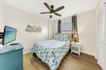 seaside beach and racquet condos