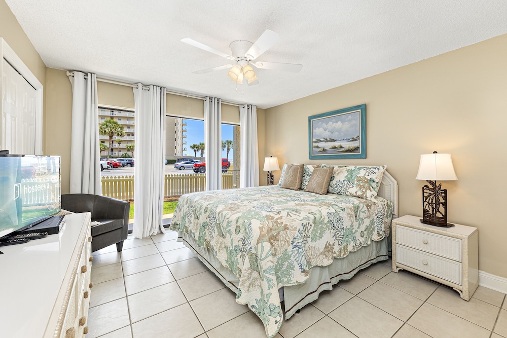 seaside beach and racquet condos