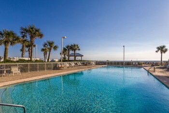 seaside beach and racquet condos