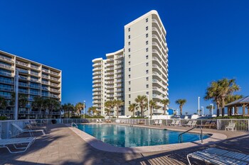 seaside beach and racquet condos