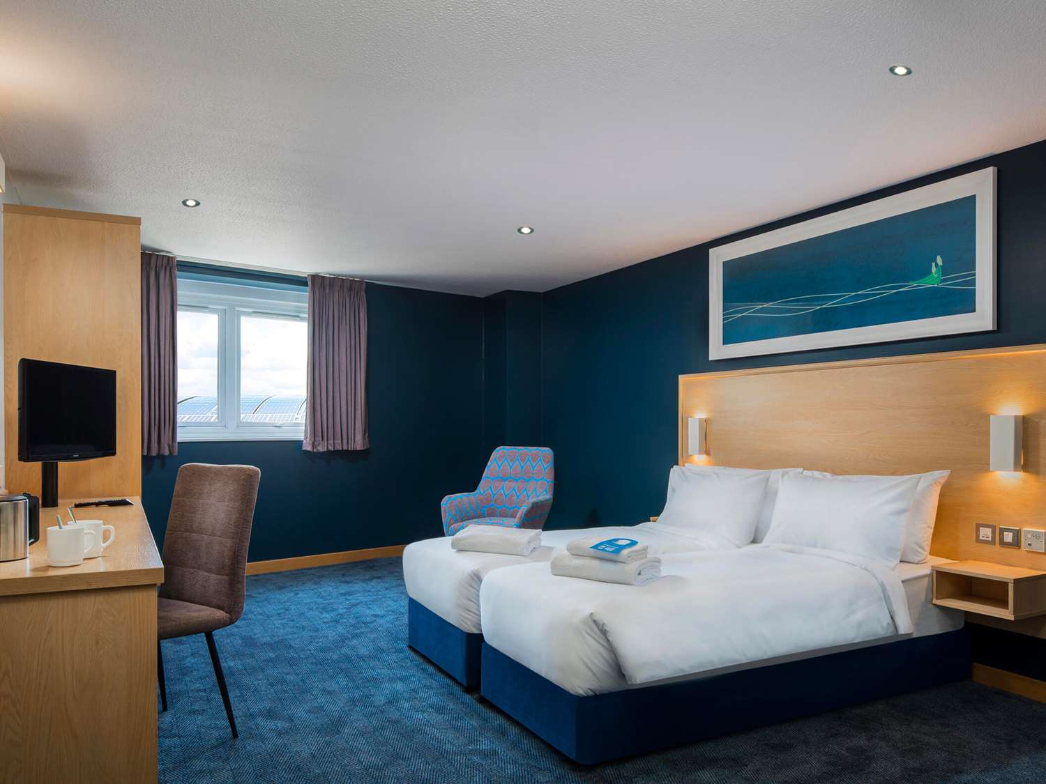 travelodge cardiff m4