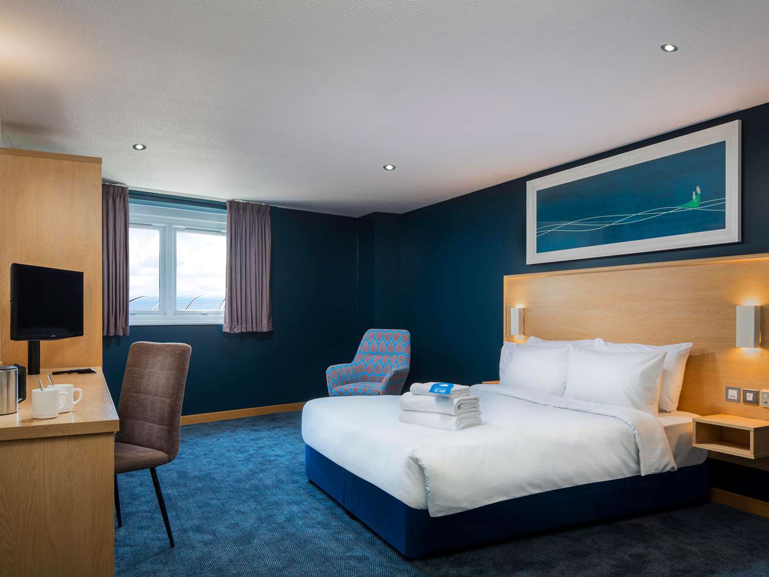 travelodge cardiff m4