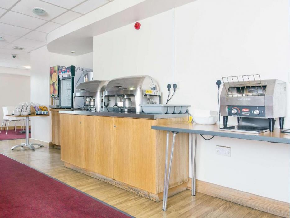 travelodge st austell