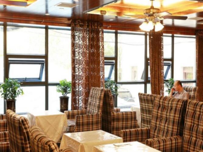 yijia chain hotel mingren branch