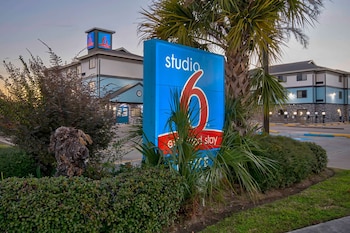 studio 6 port arthur tx se