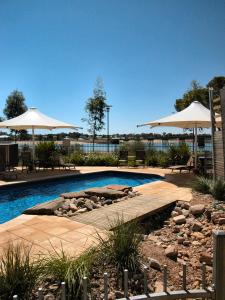 majestic oasis apartments