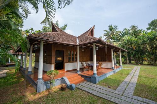 ama stays and trails pathiramanal villa alappuzha