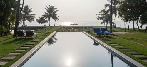 ama stays and trails pathiramanal villa alappuzha