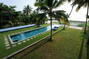 ama stays and trails pathiramanal villa alappuzha