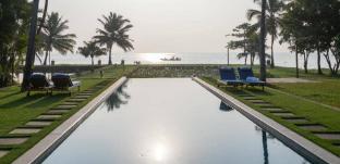 ama stays and trails pathiramanal villa alappuzha