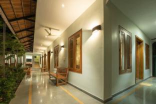 ama stays and trails pathiramanal villa alappuzha