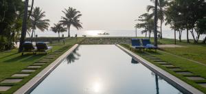 ama stays and trails pathiramanal villa alappuzha