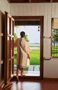 ama stays and trails pathiramanal villa alappuzha