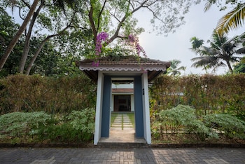 ama stays and trails pathiramanal villa alappuzha