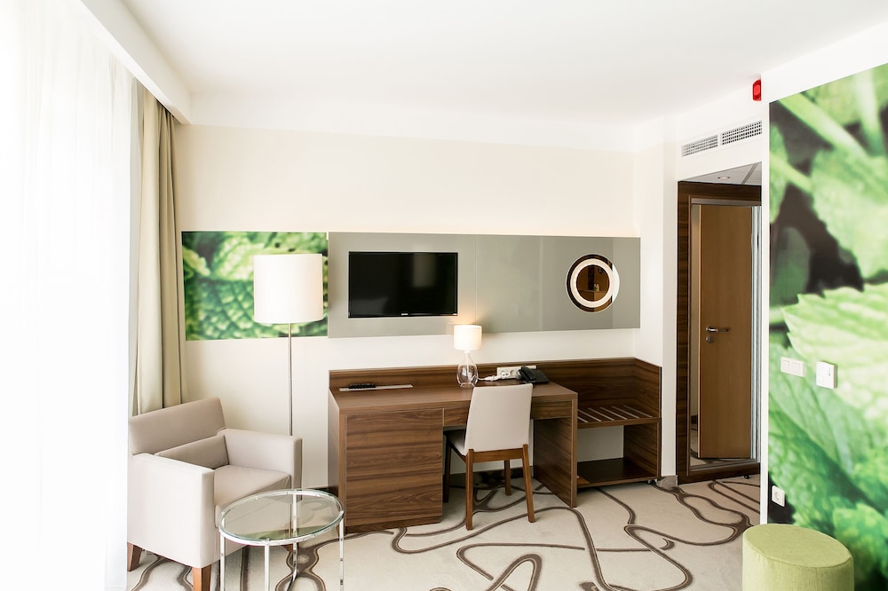 ambient hotel and aromaspa sikonda