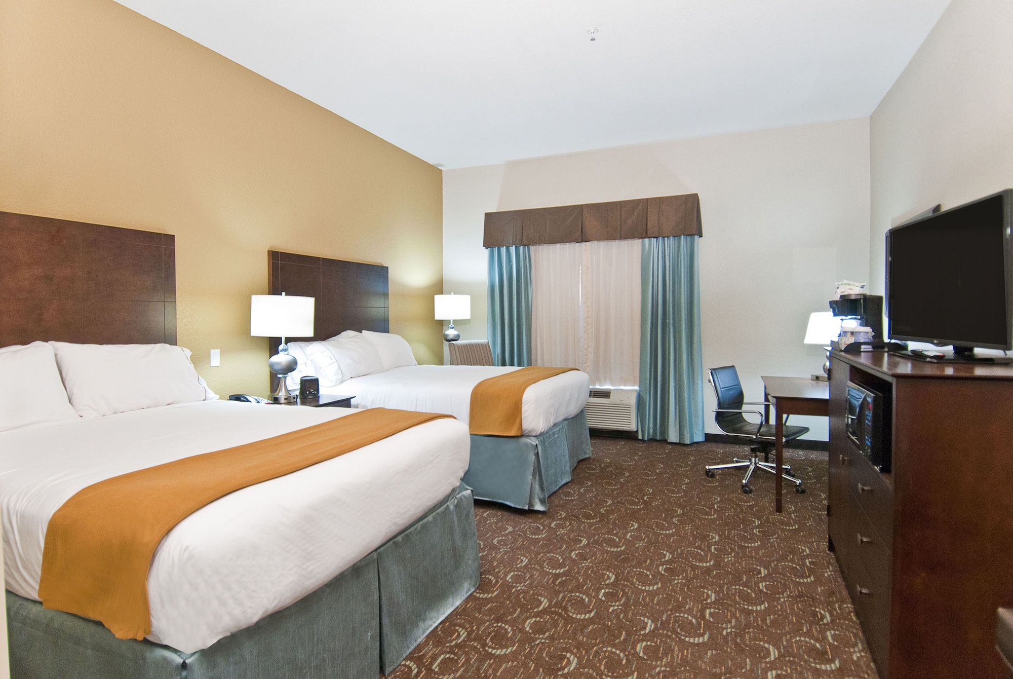 holiday inn express and suites san antonio se by a