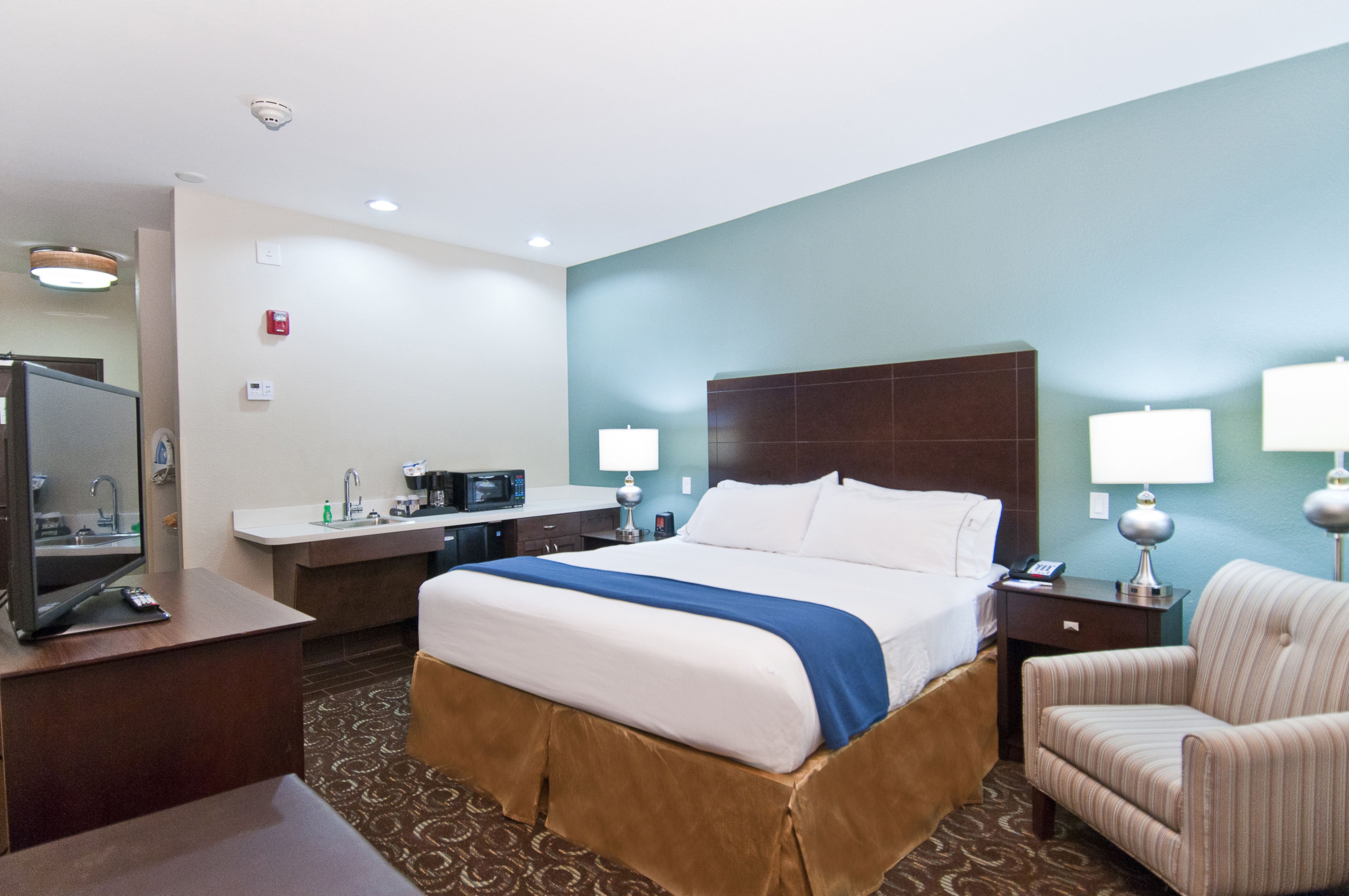 holiday inn express and suites san antonio se by a